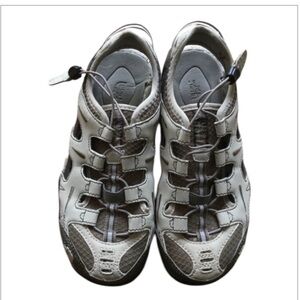 The north face women's hiking water shoes sandals, size 7